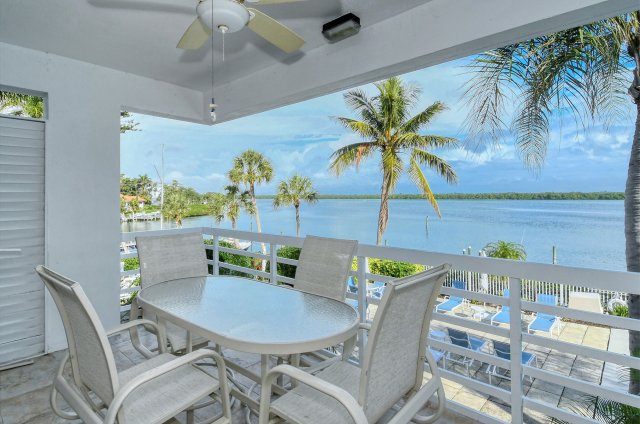 2 Condominium vacation rental located in Longboat Key 1