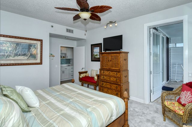 2 Condominium vacation rental located in Longboat Key 1