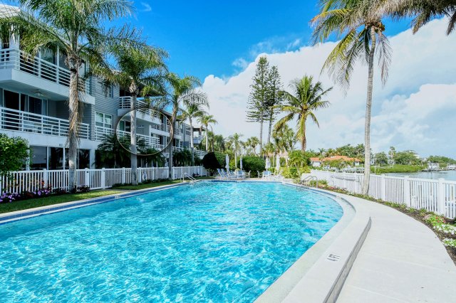 2 Condominium vacation rental located in Longboat Key 1