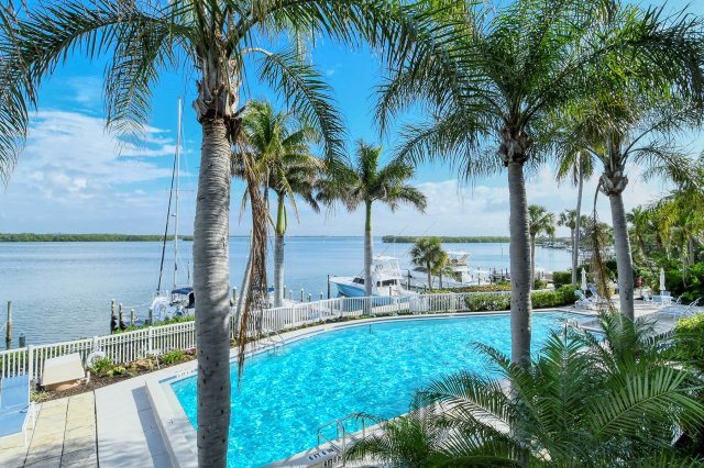 2 Condominium vacation rental located in Longboat Key 1