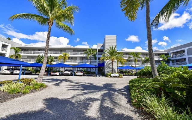 2 Condominium vacation rental located in Longboat Key 1