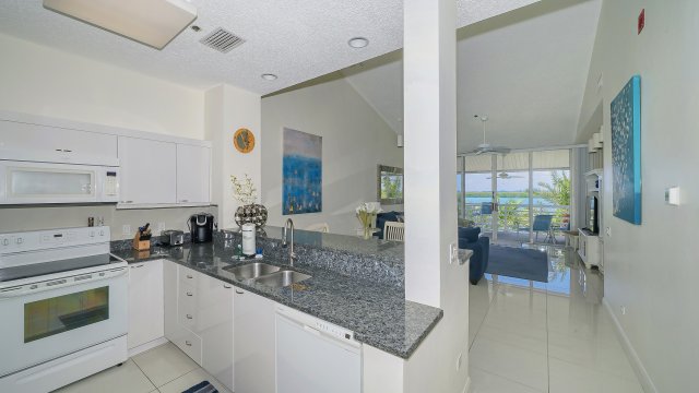 2 Condominium vacation rental located in Longboat Key 1