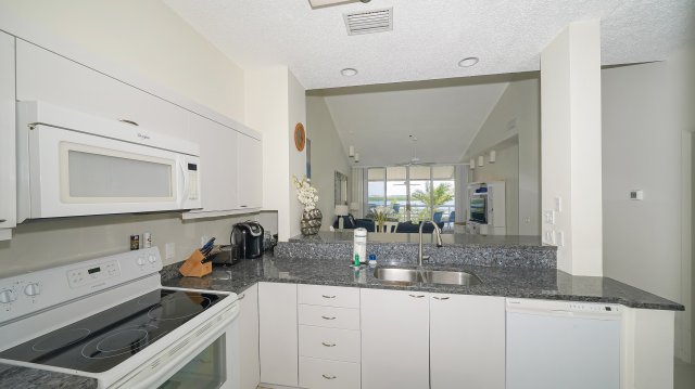 2 Condominium vacation rental located in Longboat Key 1