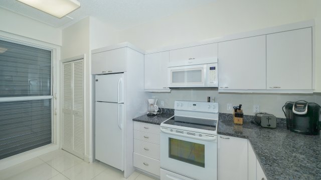 2 Condominium vacation rental located in Longboat Key 1