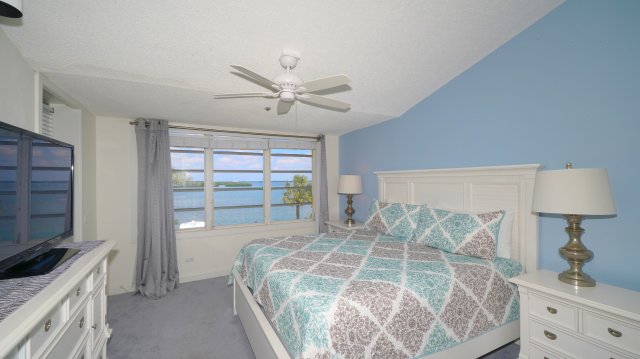 2 Condominium vacation rental located in Longboat Key 1