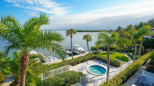 2 Condominium vacation rental located in Longboat Key 1