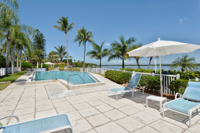 2 Condominium vacation rental located in Longboat Key 1