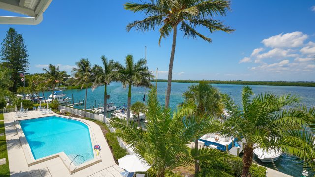 2 Condominium vacation rental located in Longboat Key 1