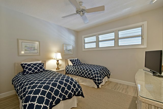 2 Condominium vacation rental located in Longboat Key 1