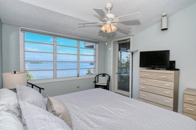 2 Condominium vacation rental located in Longboat Key 1