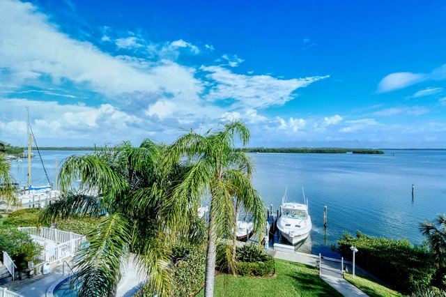 2 Condominium vacation rental located in Longboat Key 1