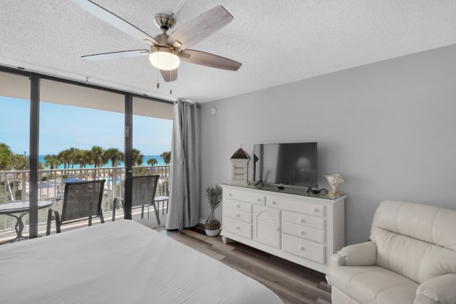 2 Condominium vacation rental located in Panama City Beach 1