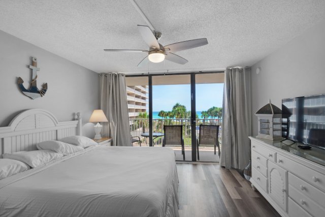 2 Condominium vacation rental located in Panama City Beach 1