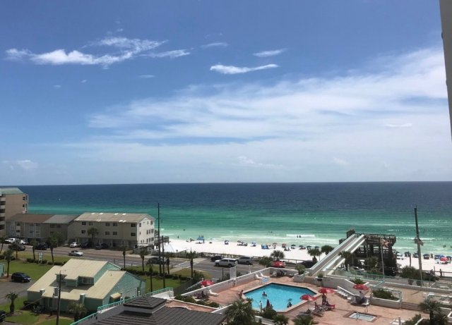 2 Condominium vacation rental located in Destin 1