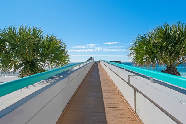 2 Condominium vacation rental located in Destin 1