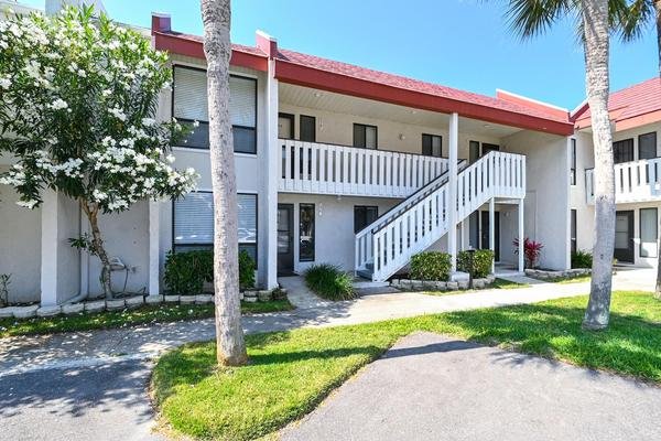 2 Condominium vacation rental located in Anna Maria Island 1