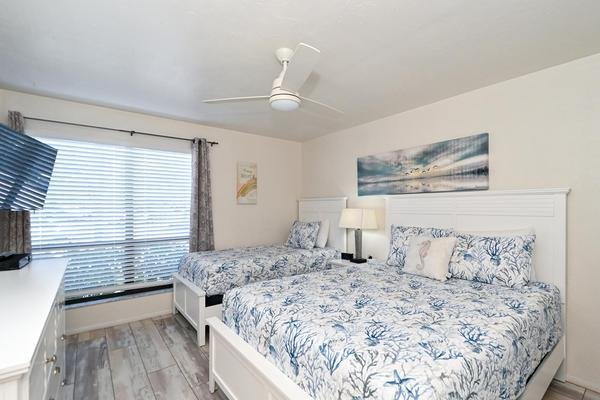 2 Condominium vacation rental located in Anna Maria Island 1