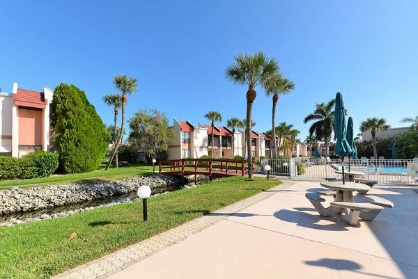 2 Condominium vacation rental located in Anna Maria Island 1