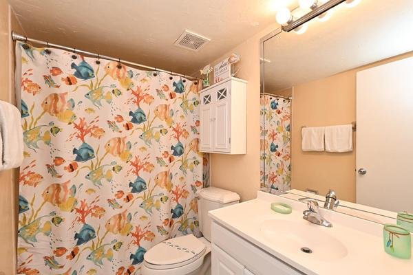 2 Condominium vacation rental located in Anna Maria Island 1