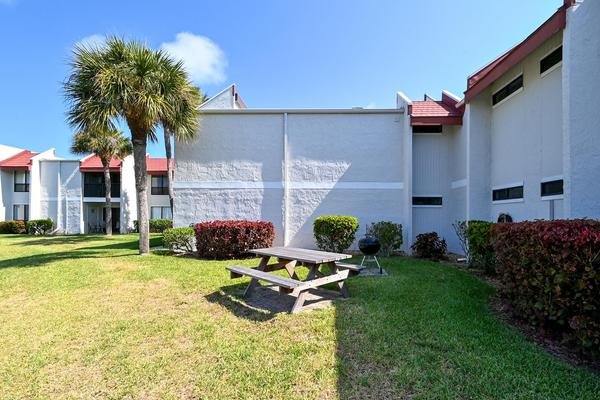 2 Condominium vacation rental located in Anna Maria Island 1