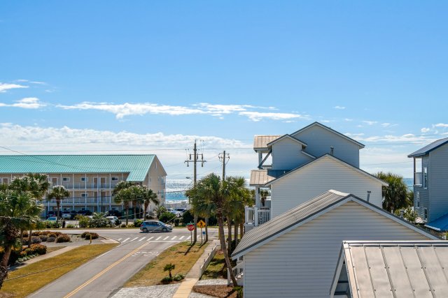 6 House vacation rental located in Destin 1