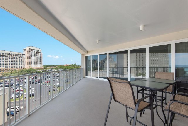 2 Condominium vacation rental located in Destin 1