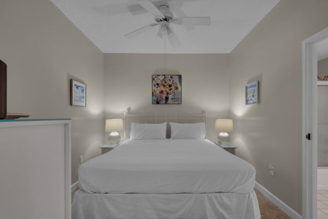 2 Condominium vacation rental located in Destin 1