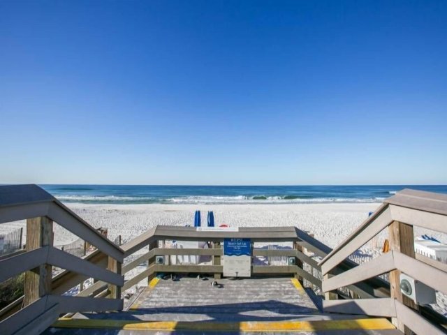 2 Condominium vacation rental located in Destin 1