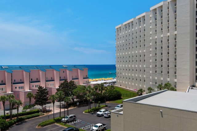 2 Condominium vacation rental located in Destin 1