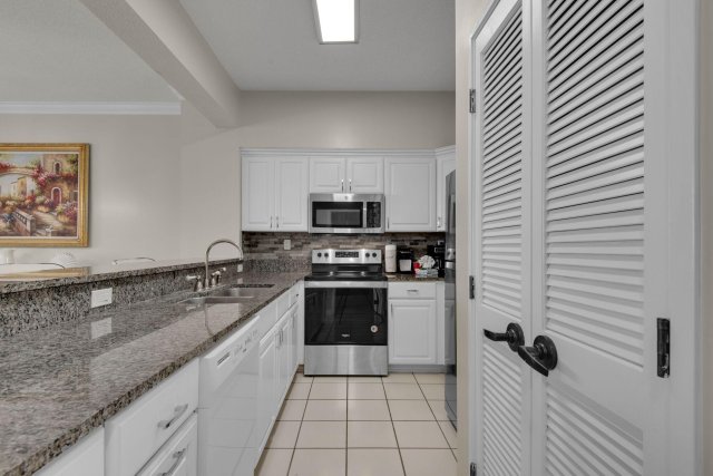 2 Condominium vacation rental located in Destin 1