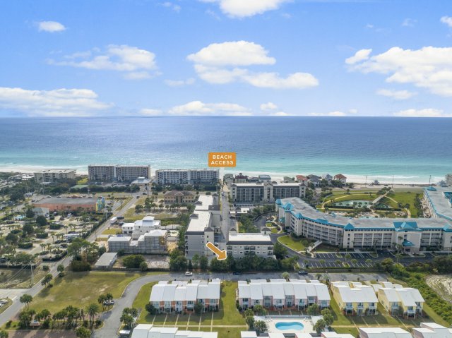 2 Condominium vacation rental located in Destin 1