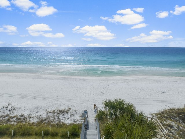 2 Condominium vacation rental located in Destin 1