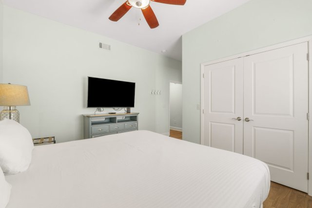 2 Condominium vacation rental located in Destin 1