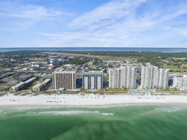 2 Condominium vacation rental located in Destin 1