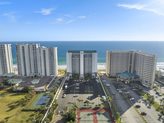 2 Condominium vacation rental located in Destin 1