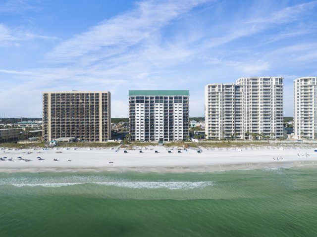 2 Condominium vacation rental located in Destin 1