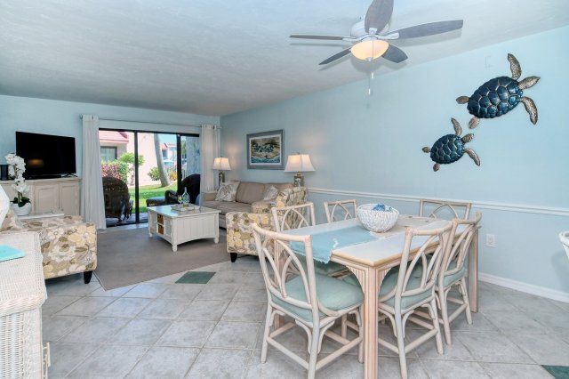 2 Condominium vacation rental located in Anna Maria Island 1