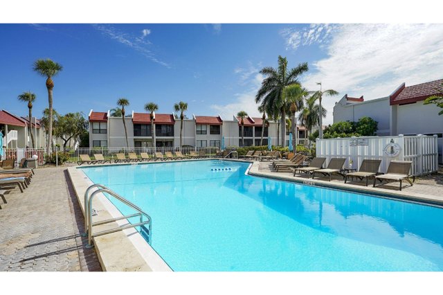 2 Condominium vacation rental located in Anna Maria Island 1