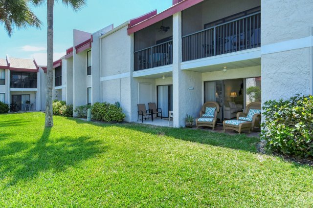 2 Condominium vacation rental located in Anna Maria Island 1