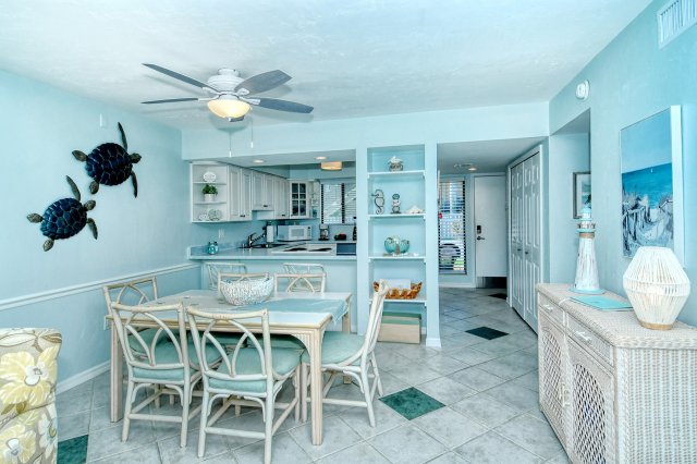 2 Condominium vacation rental located in Anna Maria Island 1