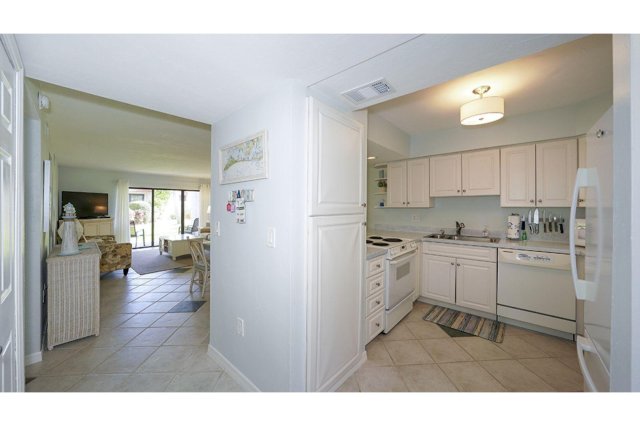 2 Condominium vacation rental located in Anna Maria Island 1