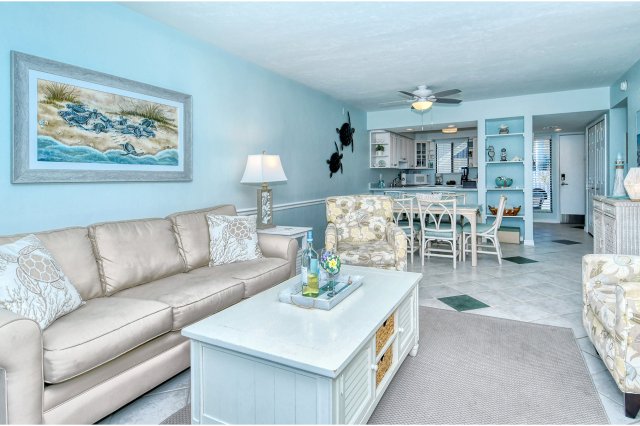 2 Condominium vacation rental located in Anna Maria Island 1