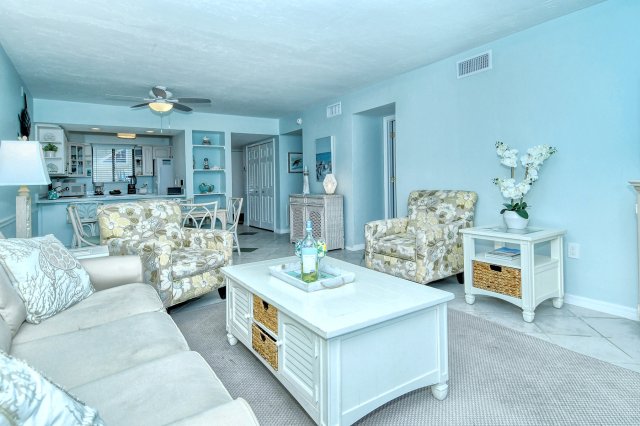 2 Condominium vacation rental located in Anna Maria Island 1