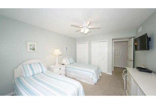 2 Condominium vacation rental located in Anna Maria Island 1