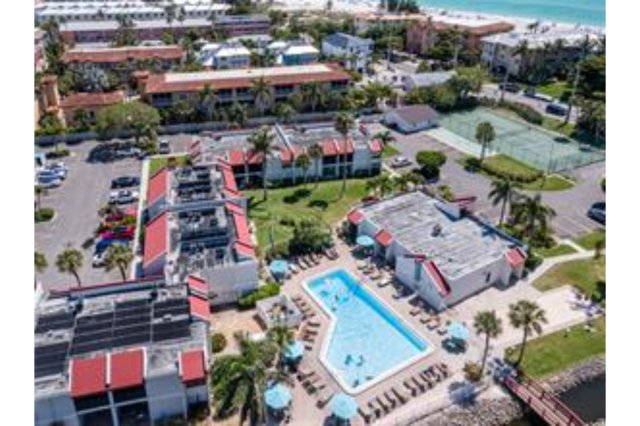 2 Condominium vacation rental located in Anna Maria Island 1