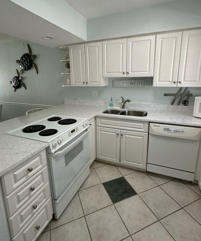 2 Condominium vacation rental located in Anna Maria Island 1