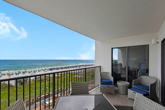 2 Condominium vacation rental located in Destin 1