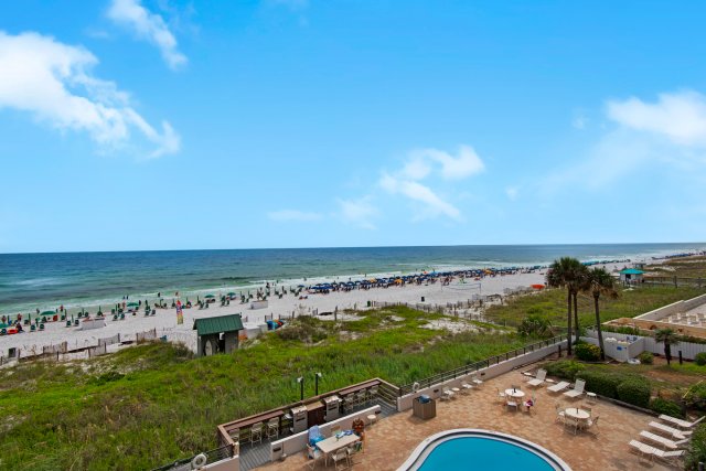 2 Condominium vacation rental located in Destin 1