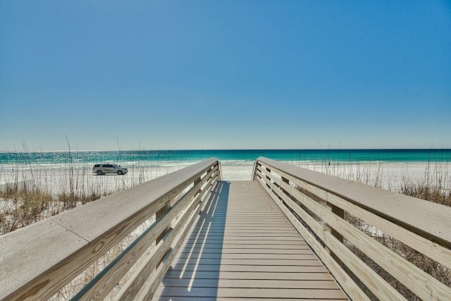 4 Condominium vacation rental located in Okaloosa Island 1