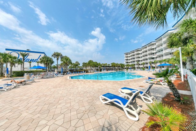 2 Condominium vacation rental located in Okaloosa Island 1